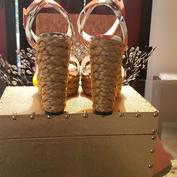 Dolce and Gabbana - Picture 4 of 16